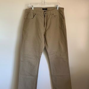 Mens straight leg Banana Republic pants- lightweight for summer!